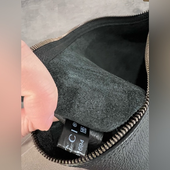 Authentic Gucci medium leather logo clutch - Picture 6 of 8